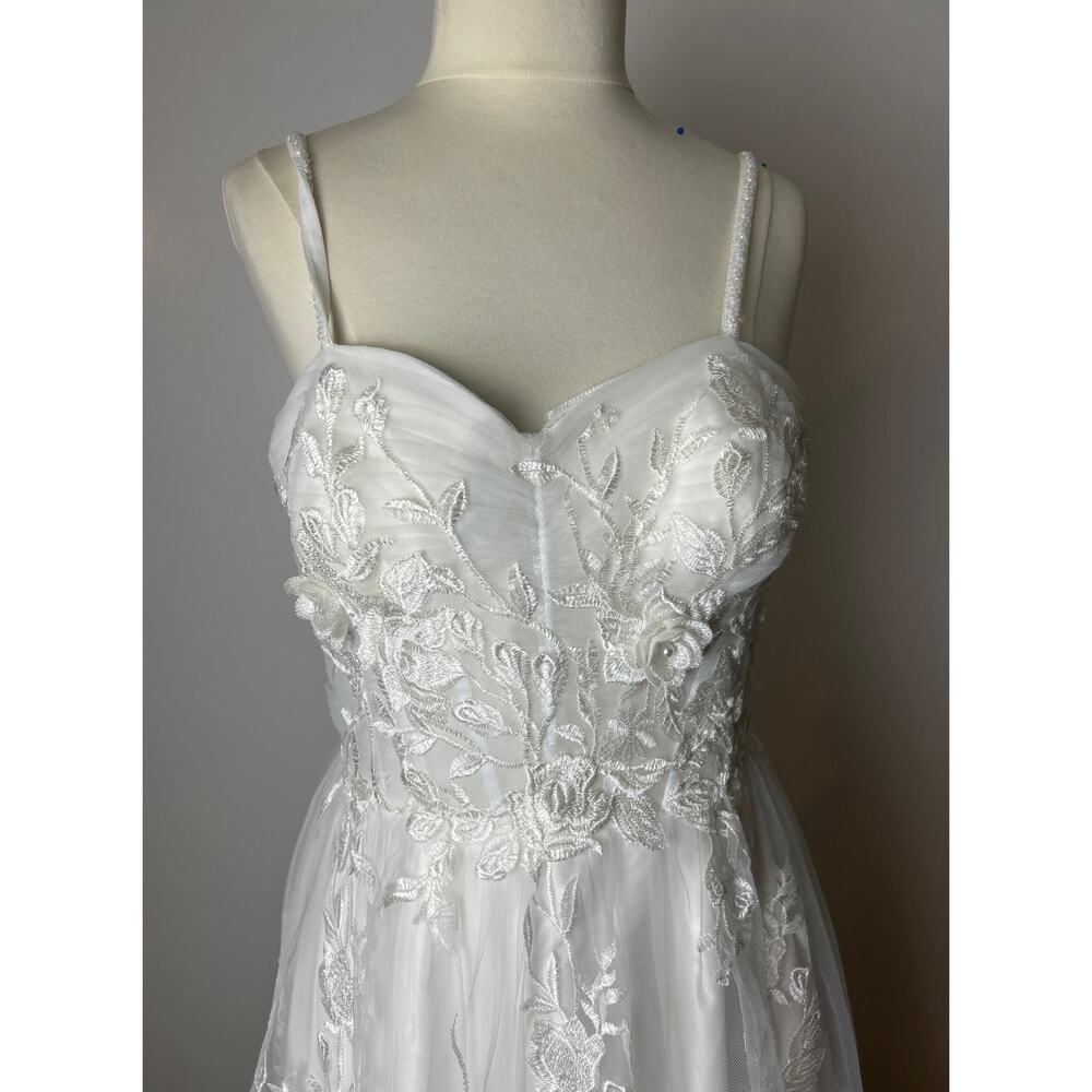 David's Bridal 3D Floral Wedding Dress Size 10 Soft White - Picture 3 of 13